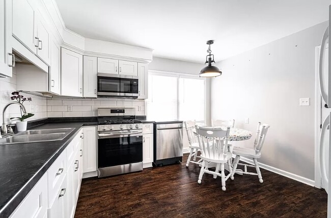 Building Photo - 3742 S 90th St