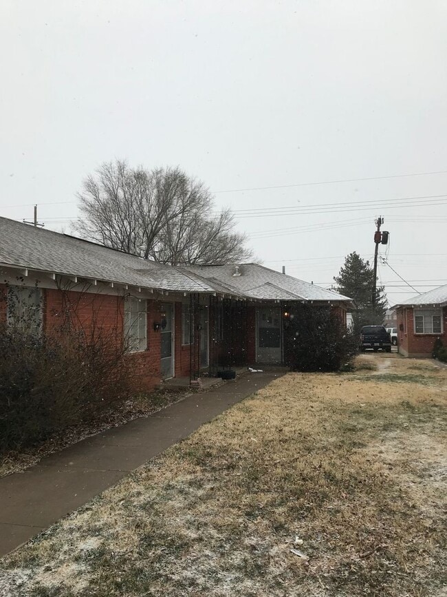 Building Photo - Available For Immediate Move-In! 2 Bedroom...