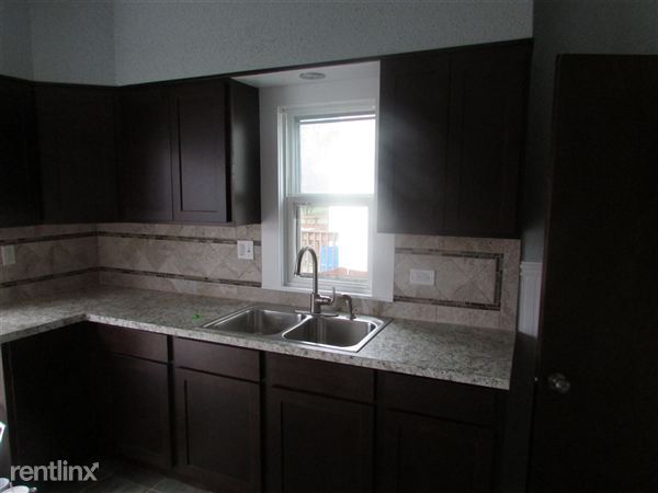 Building Photo - 2040 Godfrey Ave SW
