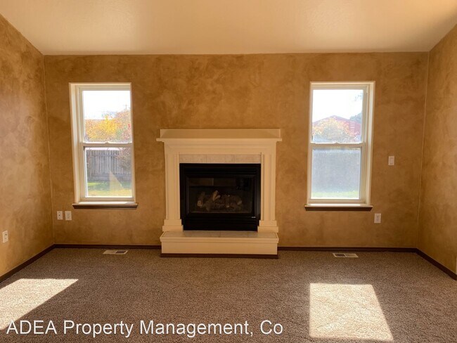 Building Photo - 4 br, 3 bath House - 4721 Lois Lane