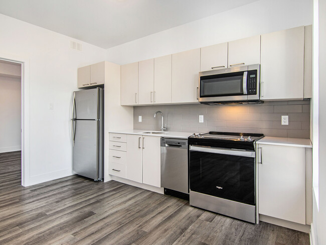Building Photo - 258 Carruthers Av