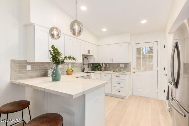 Foto del edificio - 3505 E Campbell Ave