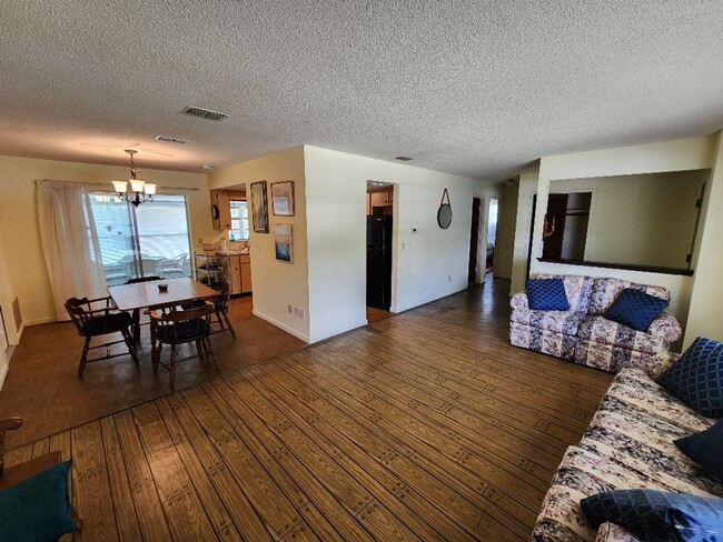 Building Photo - 2 Bedroom 2 Bath 1 Car Garage Beachside Ho...