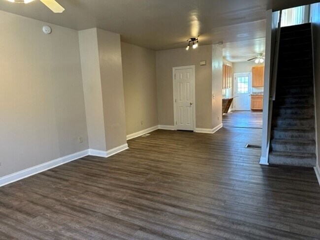 Building Photo - 3 Bedroom 2.5 Bath Property For Rent In Ha...