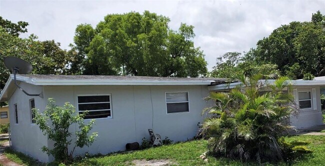 Building Photo - 1804 NW 16th Ct