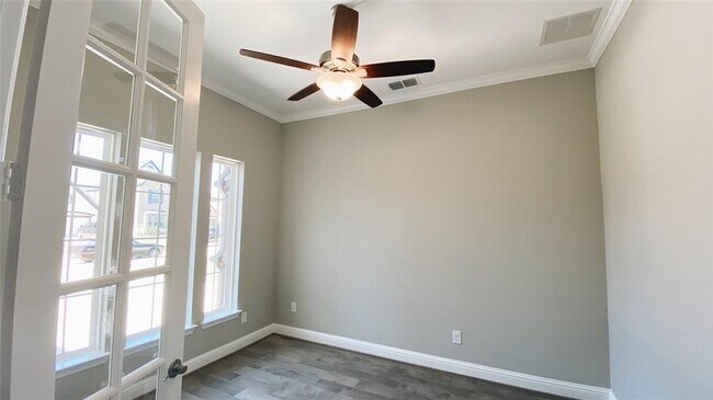 Building Photo - 6735 Matthews Way