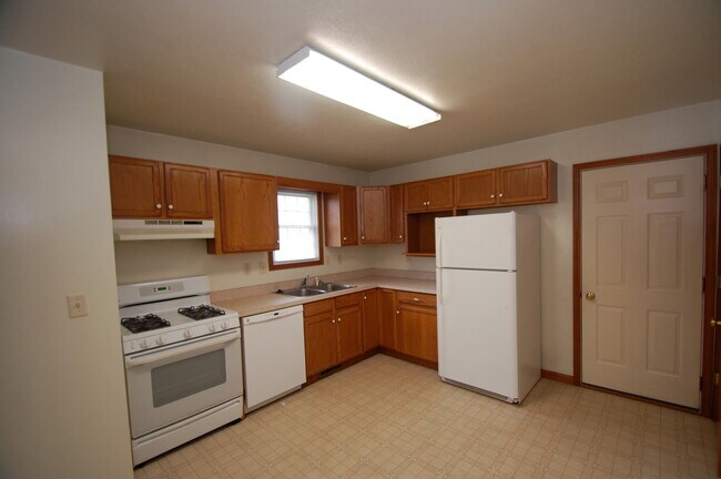 Building Photo - Nice 2-Bedroom Duplex on Tanglewood Drive in Goshen