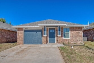 Building Photo - 2729 Clifton Ter