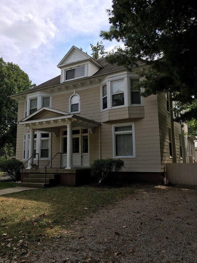 Building Photo - 501 W Springfield Ave
