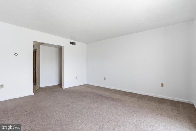 Building Photo - 830 Locust St