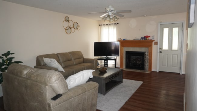 Building Photo - 3409 Summerfield Dr