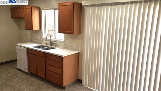 Foto del edificio - 41672 Joyce Ave
