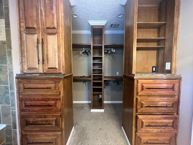 Foto del edificio - CHARMING HIGHLAND DUPLEX (UPSTAIRS UNIT)