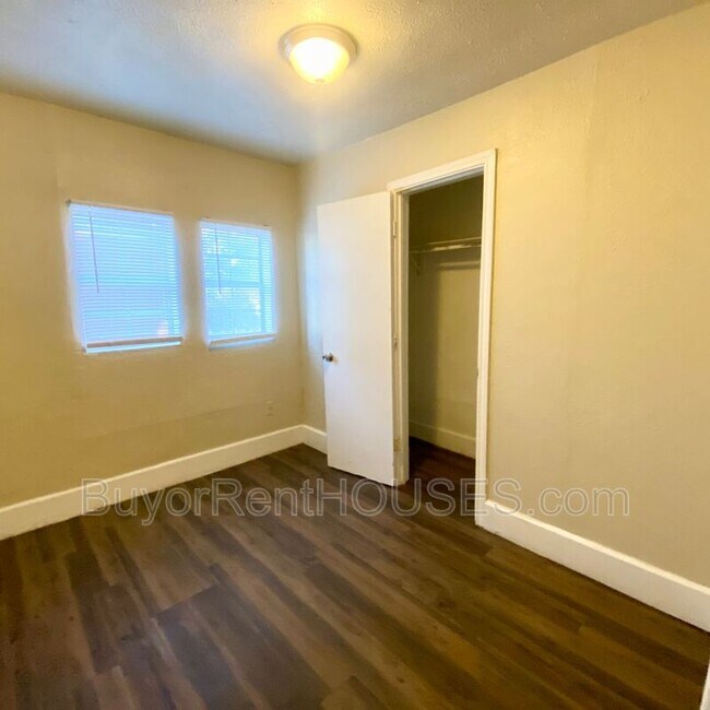 Foto del edificio - 2217 27th St
