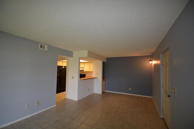 Building Photo - 915 Sonesta Ave NE