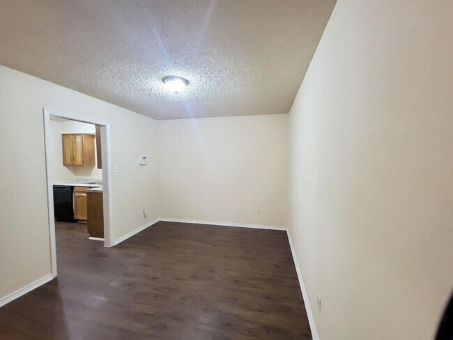 Foto del edificio - 1714 Magnolia Ln