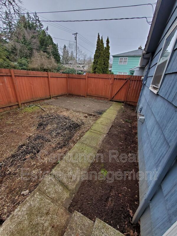 Building Photo - 465 Madrona Ave SE