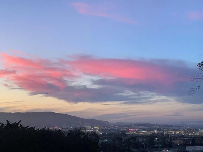 Foto del edificio - 1836 Loyola Dr