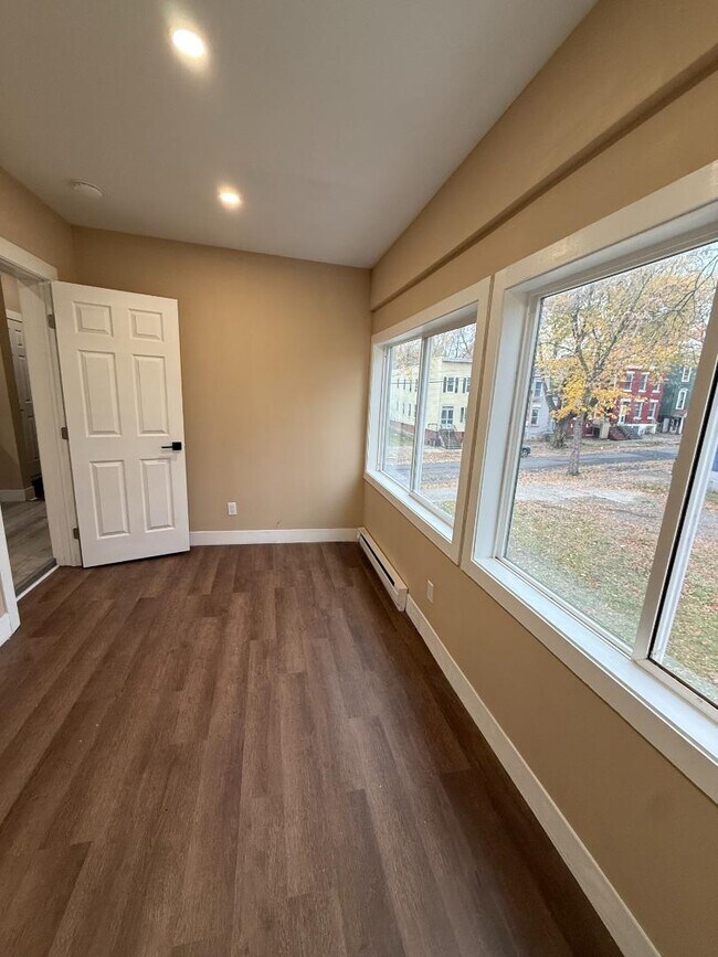 Foto del edificio - 249 2nd St