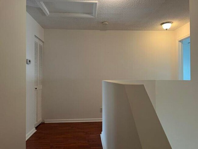 Building Photo - 4878 SW 32nd Terrace