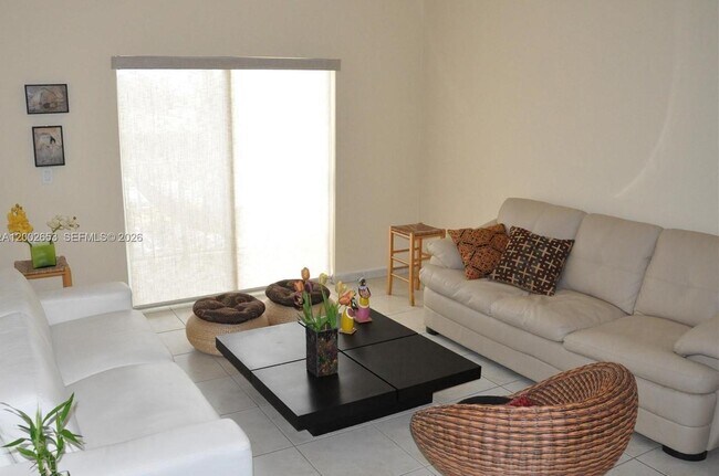 Foto del edificio - 7330 NW 114th Ave