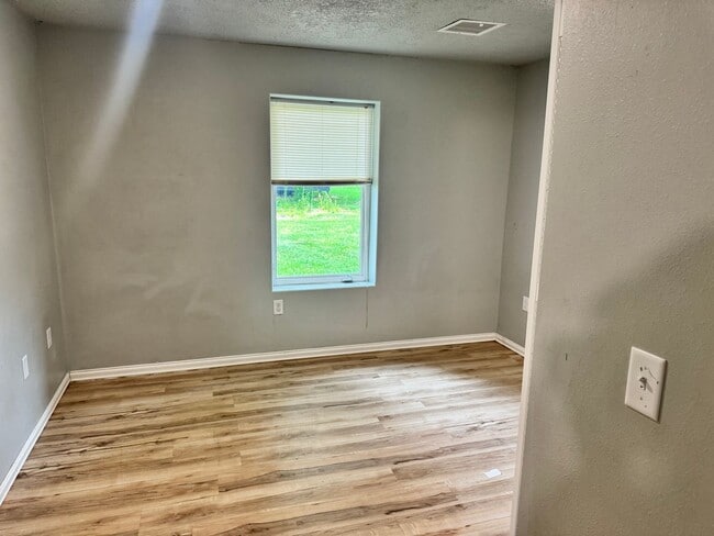 Building Photo - Madison 7 unit