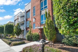 Building Photo - Unit 20