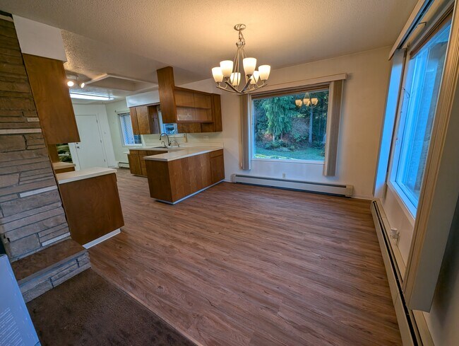 Foto del edificio - 2575 Yew Street Rd