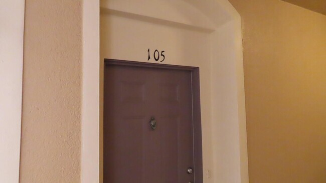 Foto del edificio - 1626 Peregrine Cir