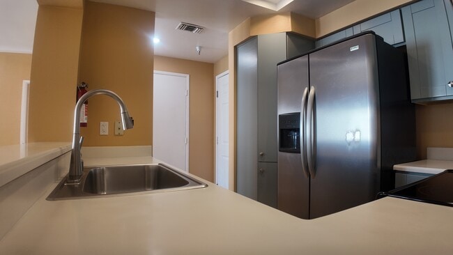 Foto del edificio - 655 Columbia St