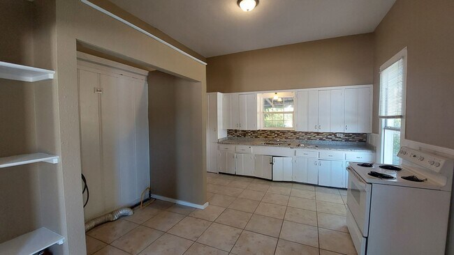 Foto del edificio - Dignowity 3 Bedroom with Central Air and W...