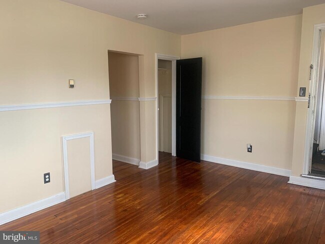 Building Photo - 24 S Evans St