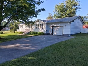Building Photo - 1424 Hawkins Dr