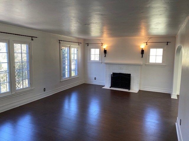 Sala de estar - 1042 S Hudson Ave
