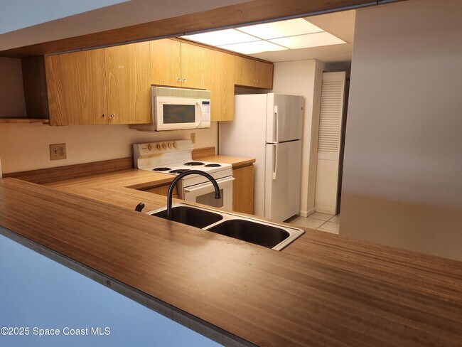 Foto del edificio - 3165 N Atlantic Ave