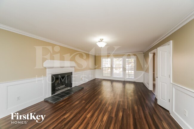Foto del edificio - 8158 Creekside Cir S