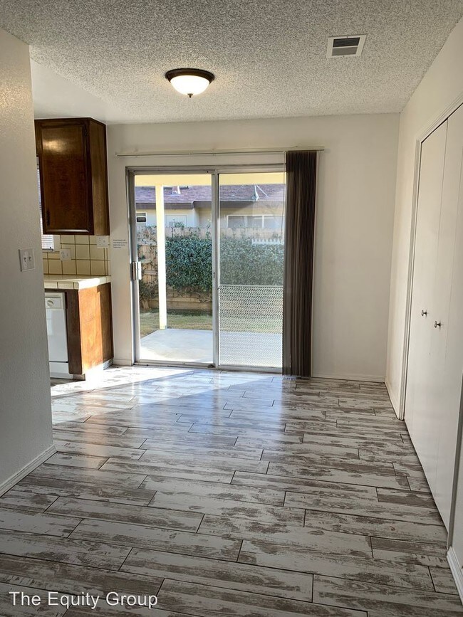 Building Photo - 2015 E Walnut Ave