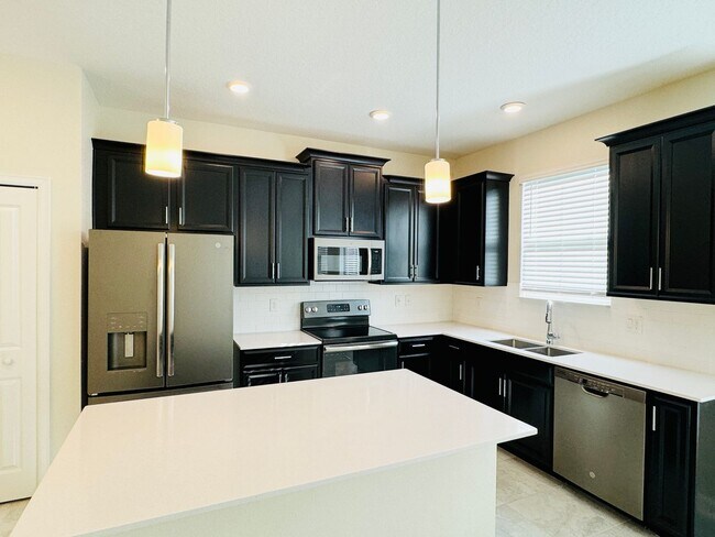 Foto del edificio - 3 Bed 2.5 Bath Townhouse For Rent In Store...