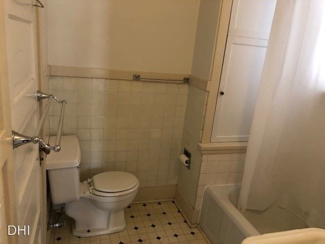Building Photo - 2 br, 1 bath Apartment - 936 D St.