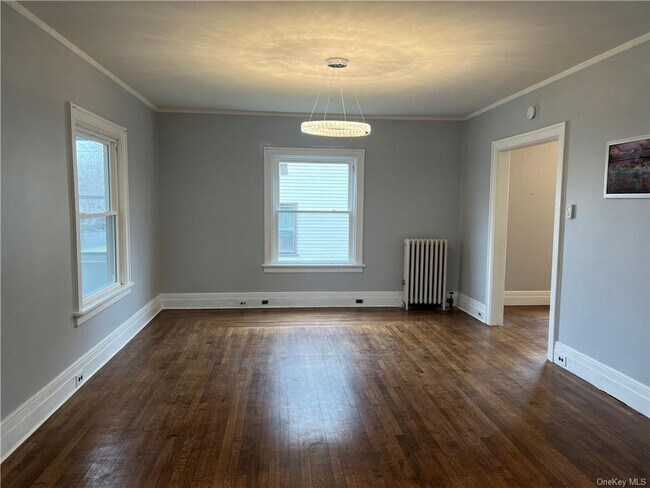 Foto del edificio - 8 Gardner Ave
