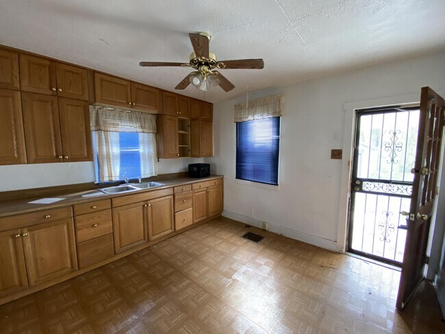 Foto del edificio - 1059 Walton Ave