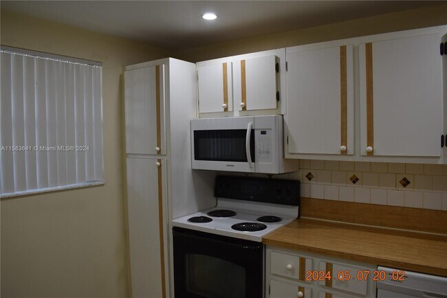 Building Photo - 1701 NW 75th Ave