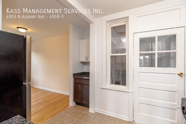 Foto del edificio - 4959 N Albany Ave