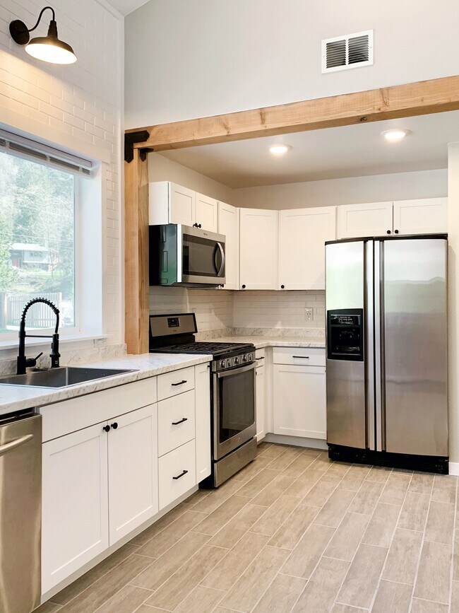 Foto del edificio - 387 Manley Rd