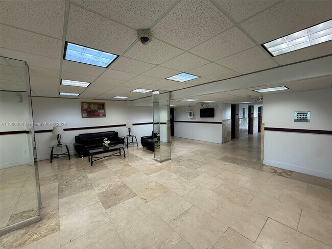 Foto del edificio - 4174 Inverrary Dr