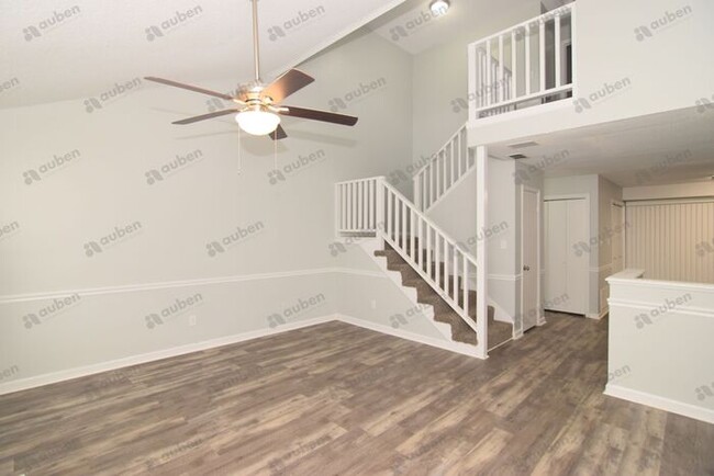 Building Photo - 2 Bed/2.5 Bath Columbia County Townhouse