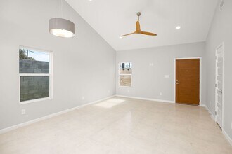 Building Photo - 408 Sparrow Rd