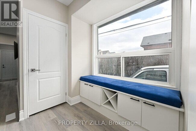 Building Photo - 31 Greenaway Ave