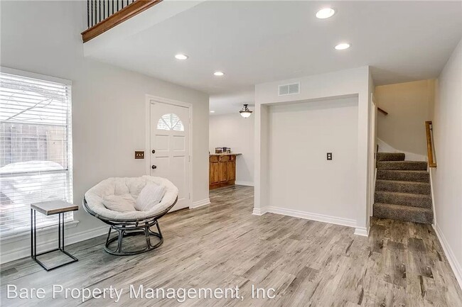Building Photo - 1 br, 1.5 bath House - 809 Red Bird Ln