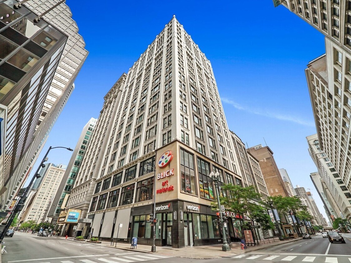 Foto principal - 8 W Monroe St